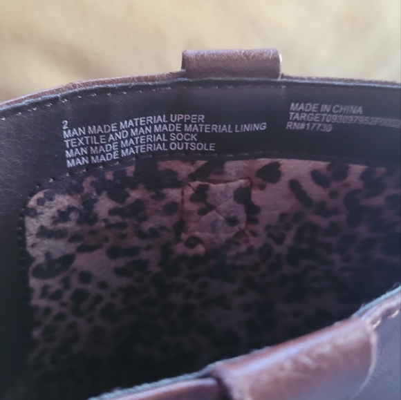 4 new pairs of girls shoes size 2-3 - Picture 4 of 11